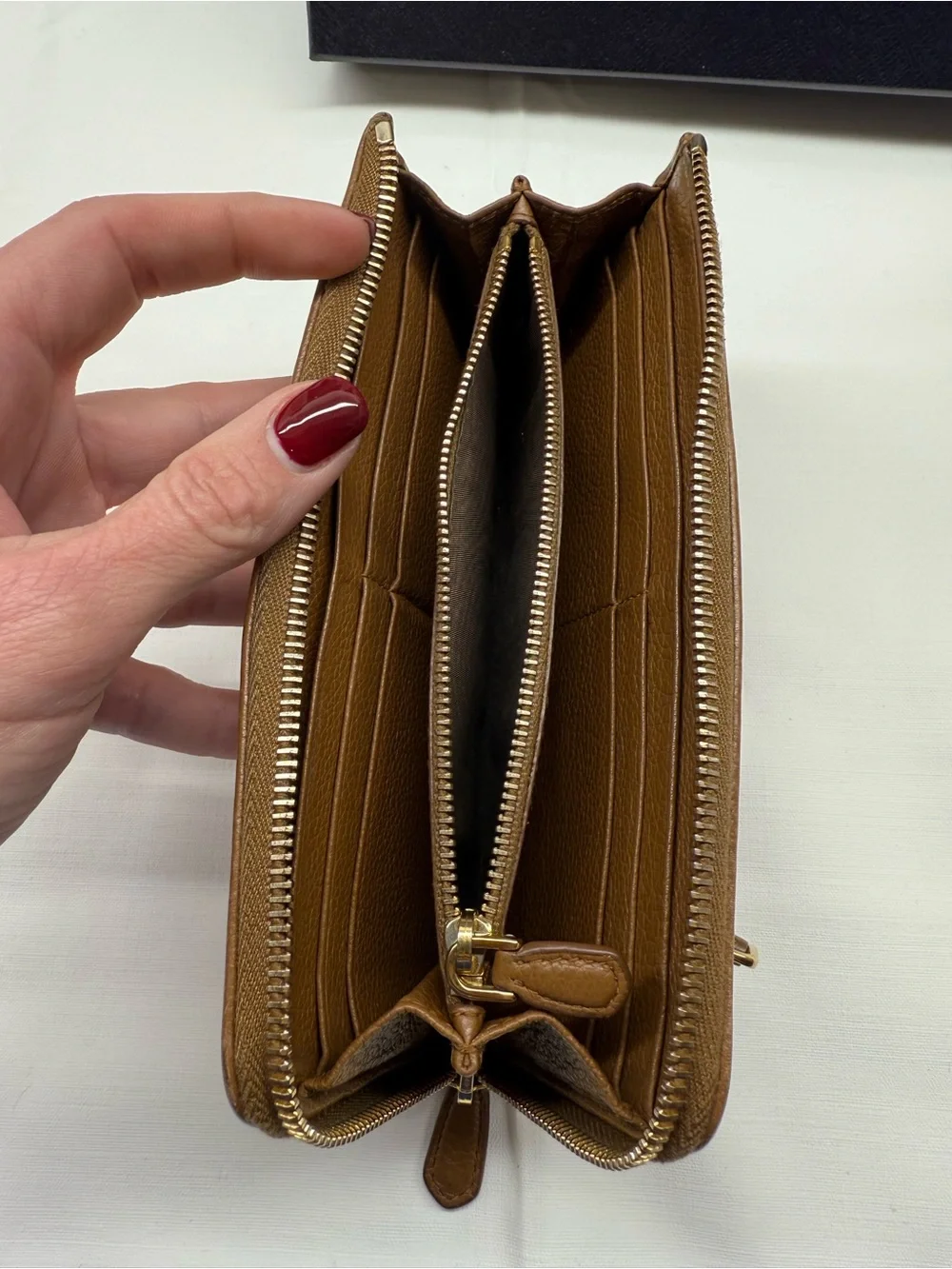 Prada wallet authentic with‎ box - brown